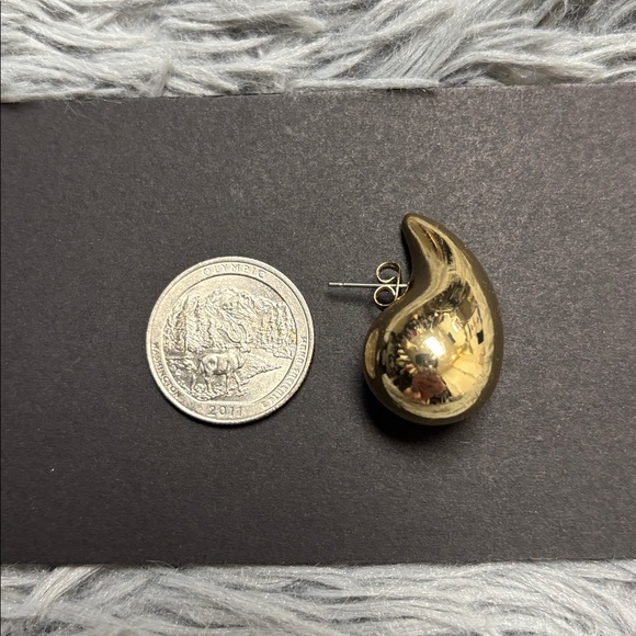 New Gold Teardrop Earrings! - Picture 9 of 10